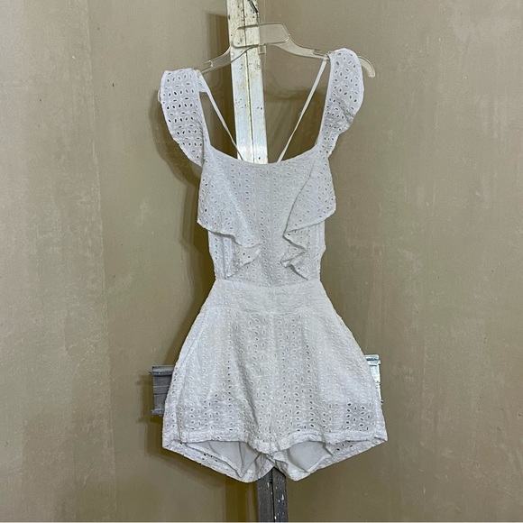 DO+BE Pants - DO+BE WHITE EYELET ROMPER SZ SMALL